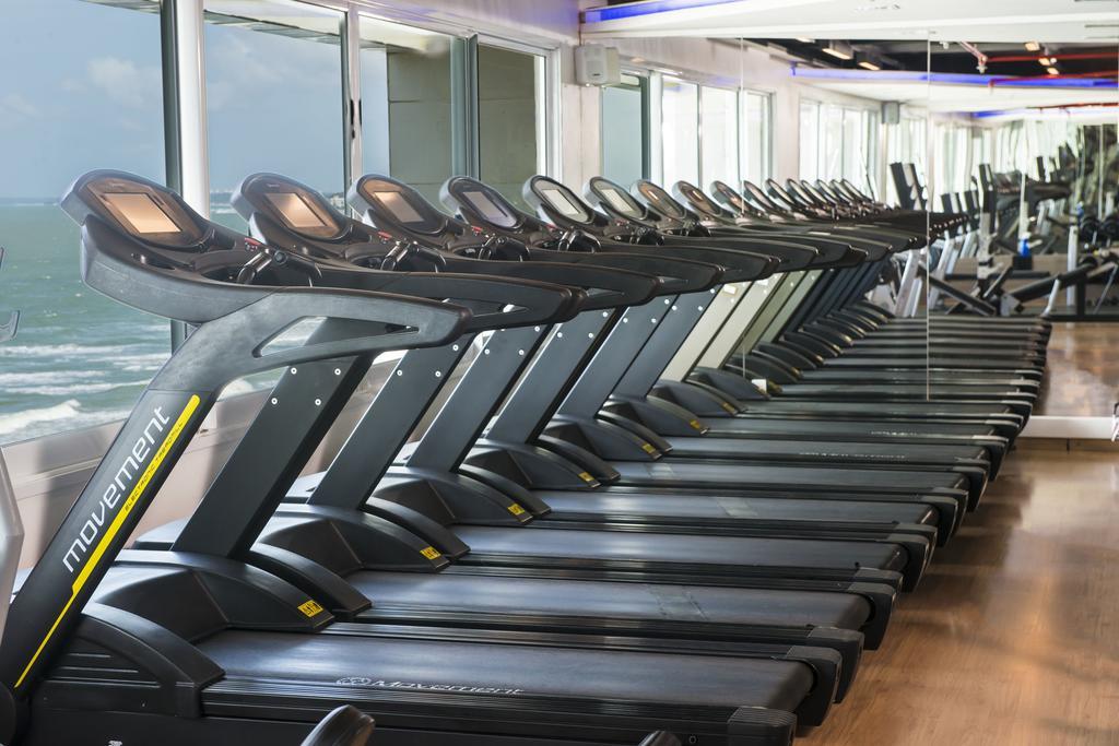 Hotel Luzeiros Sao Luis Экстерьер фото The image shows a row of modern treadmills arranged in a gym or fitness center. The treadmills feature sleek designs and display screens, and they are positioned near large windows that allow natural light to enter the space. The view outside appears
